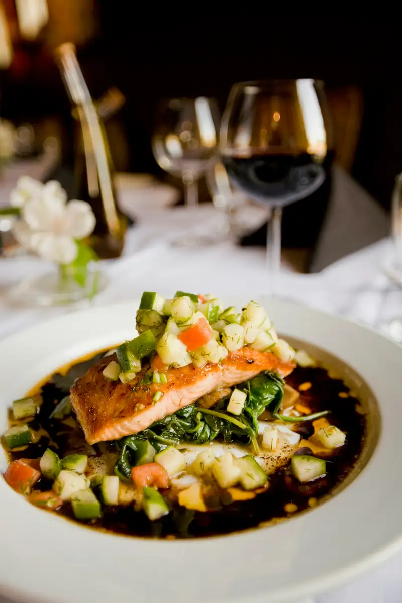 Roasted salmon with lemon and vegetables